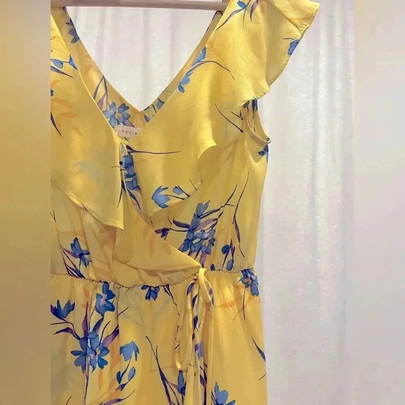 Socialite Yellow Floral Dress - Picture 4 of 4